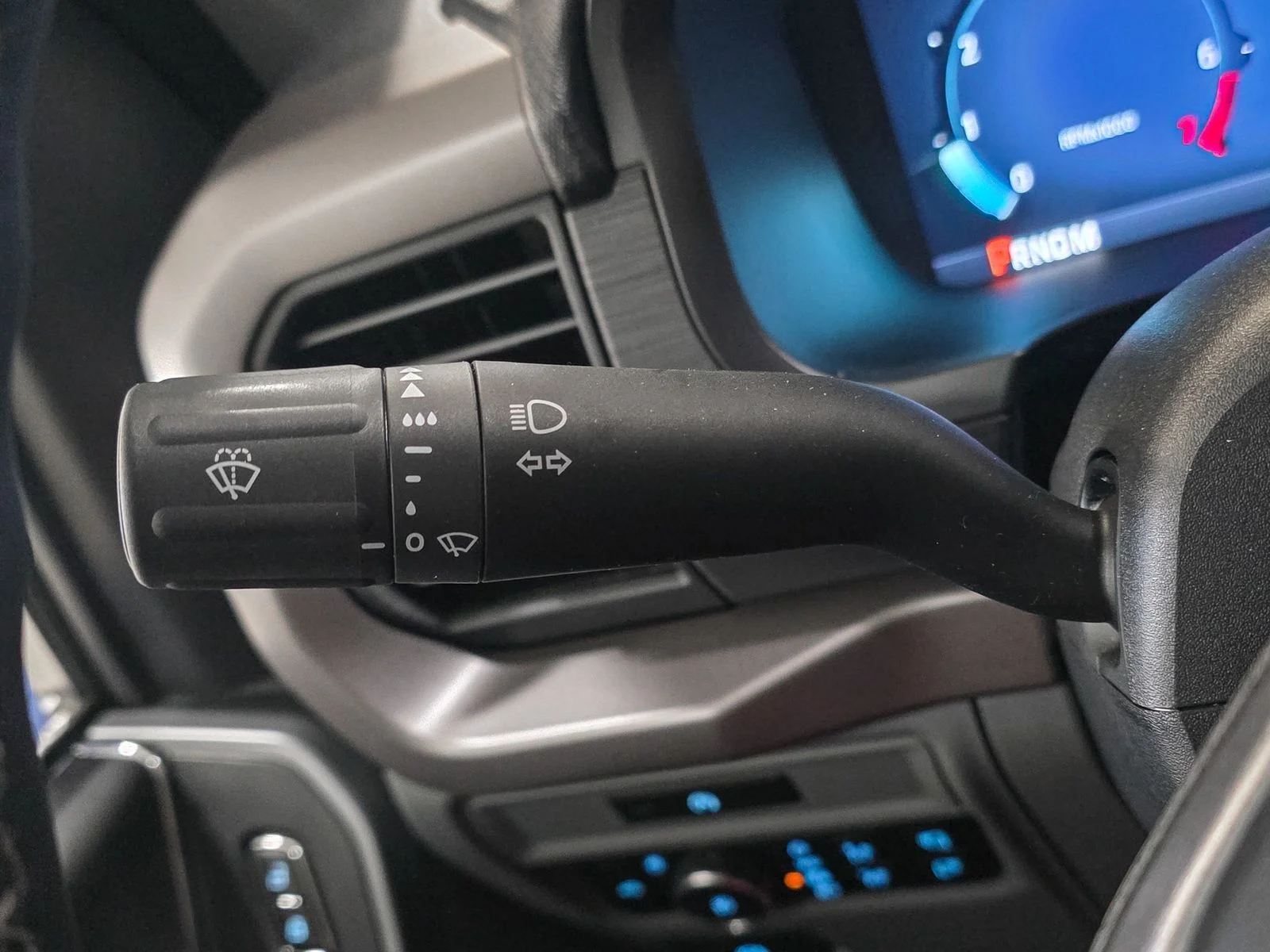 2025 Ford F-150 XLT - Photo 42
