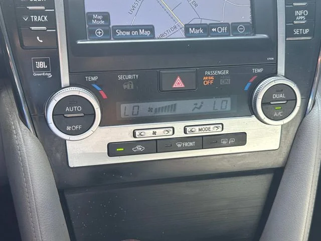 Used 2012 White Toyota XLE image 34