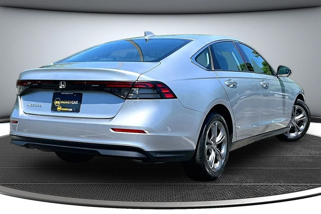 Used 2024 Meteorite Gray Metallic Honda EX image 6