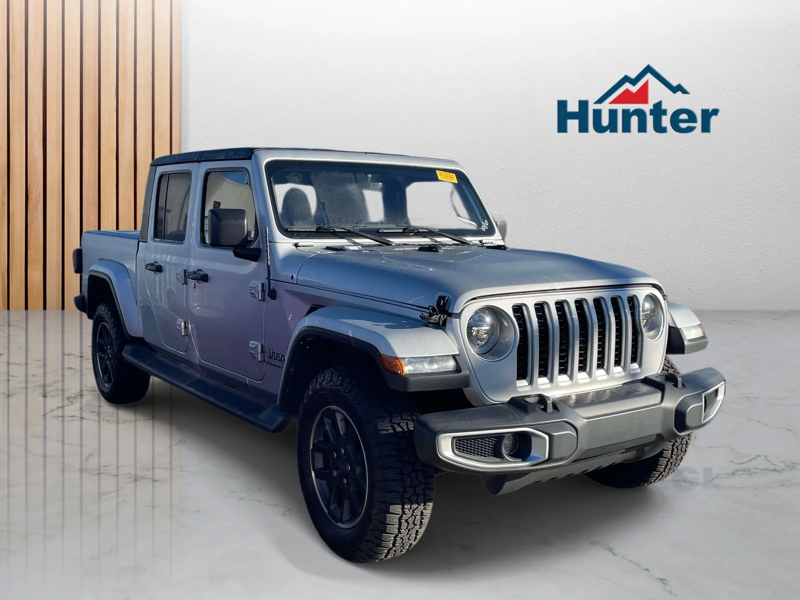 Used 2023 Silver Zynith Clearcoat Jeep Overland image 1