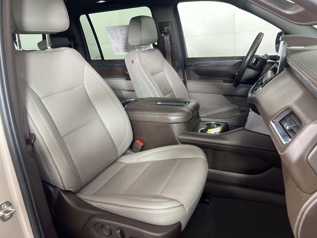 Used 2023 Pearl Beige Metallic GMC SLT image 13