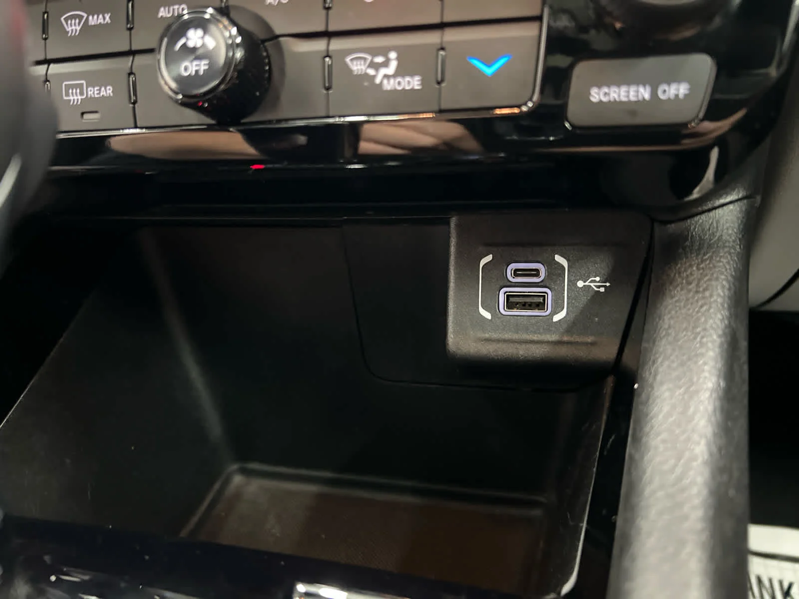 Used 2023 Diamond Black Crystal Pearlcoat Jeep Limited image 24