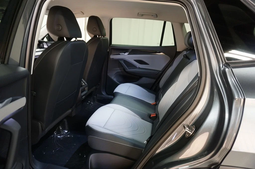 New 2026 Platinum Gray Volkswagen 2.0T SE image 11