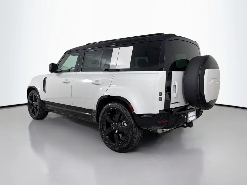 New 2026 Borasco Grey Metallic Land Rover X-Dynamic SE image 7