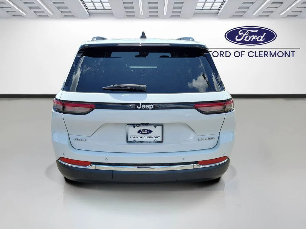 Used 2024 Bright White Clearcoat Jeep Laredo X image 4