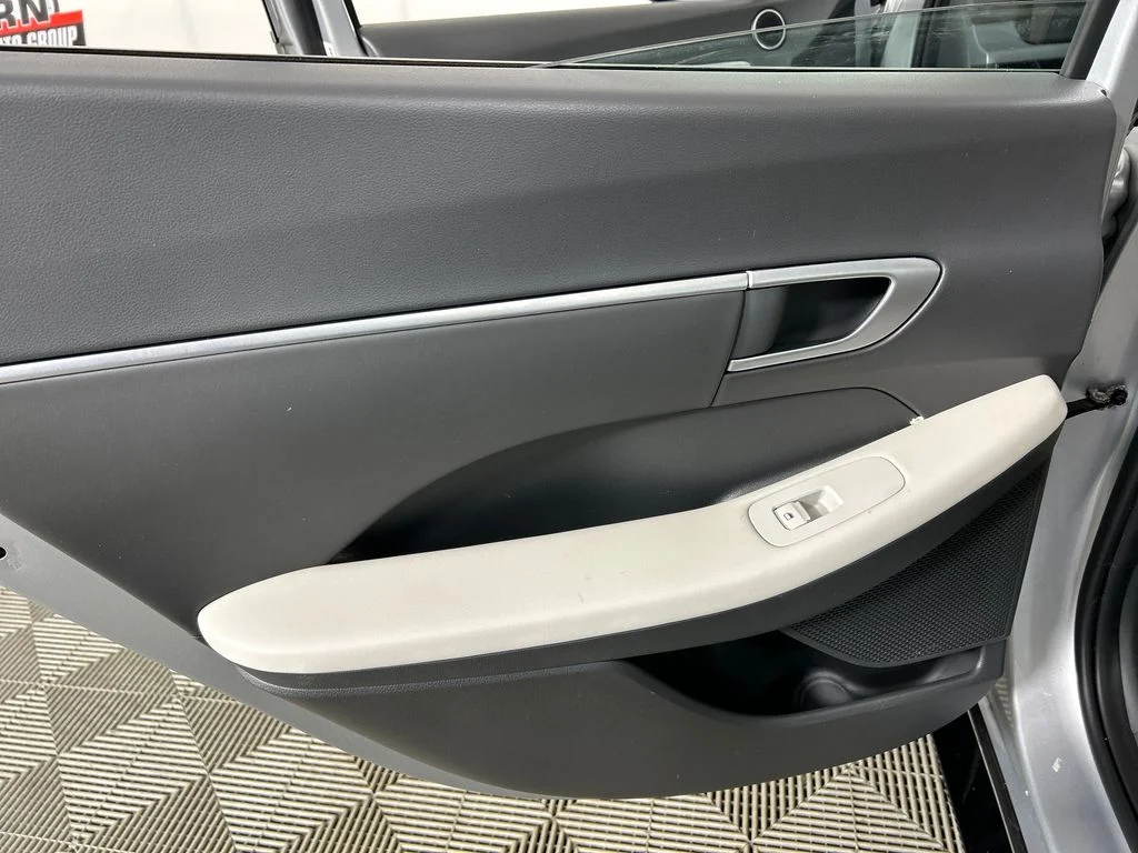 Used 2025 Silver Hyundai SEL image 16