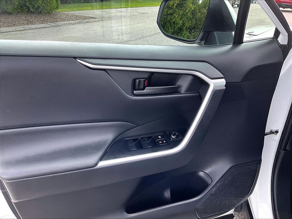 Used 2021 White Toyota LE image 9
