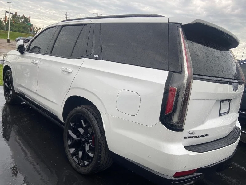 Used 2022 Crystal White Tricoat Cadillac Sport image 4