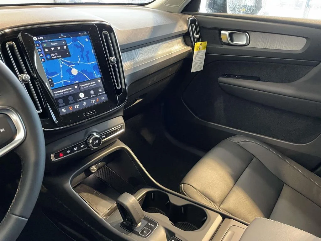 2026 Volvo XC40 Core - Photo 32