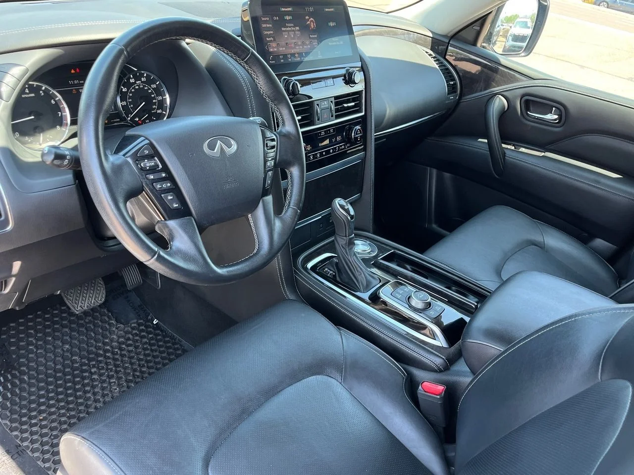 Used 2022 Liquid Platinum INFINITI Luxe image 16