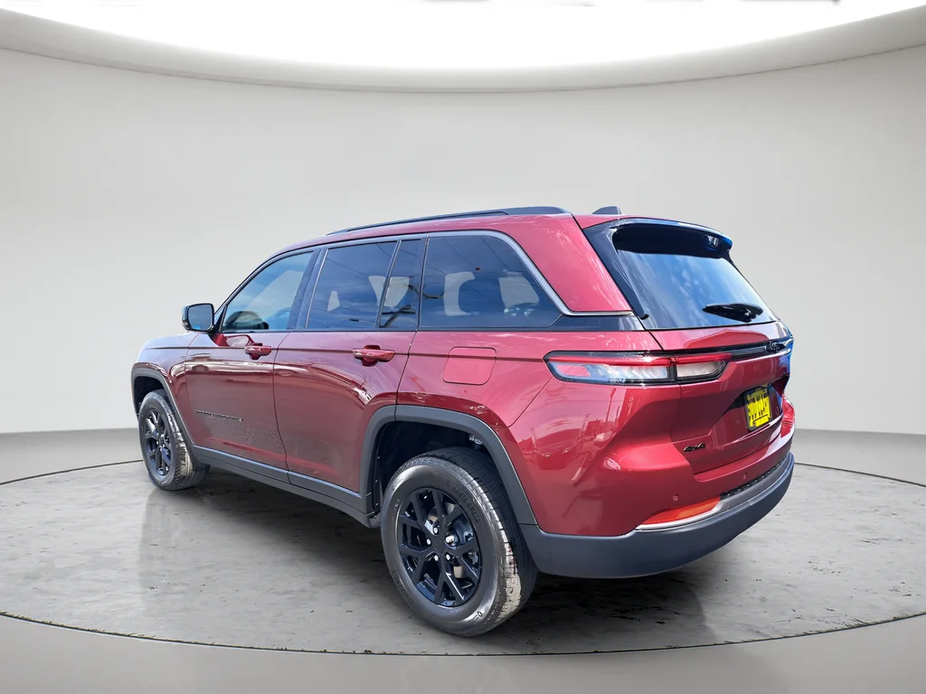New 2026 Velvet Red Pearl-Coat Exterior Paint Jeep Laredo Altitude image 5