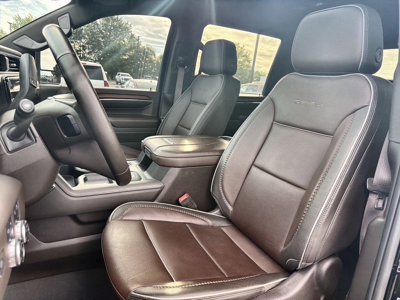 Used 2024 Onyx Black GMC Denali image 16