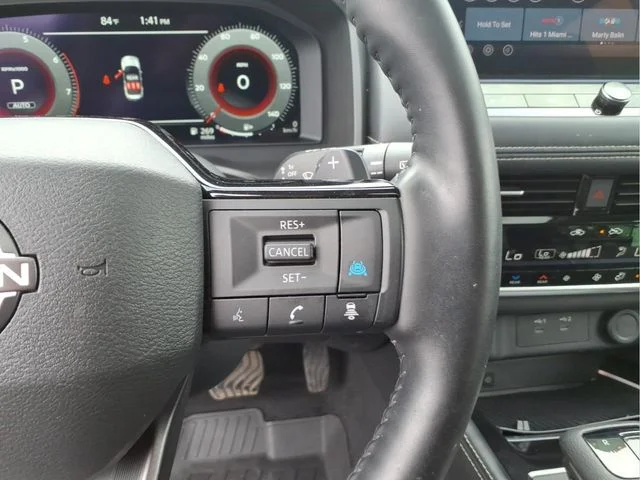 Used 2025 Gold Nissan Platinum image 25