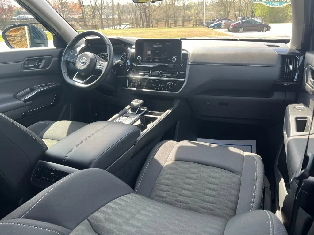 Used 2025 Black Nissan SV image 9