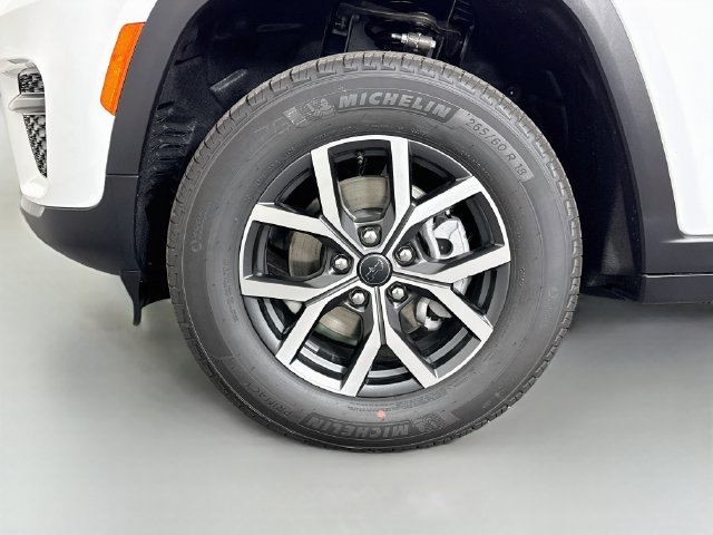 New 2027 Bright White Clear-Coat Paint Jeep Laredo X image 30