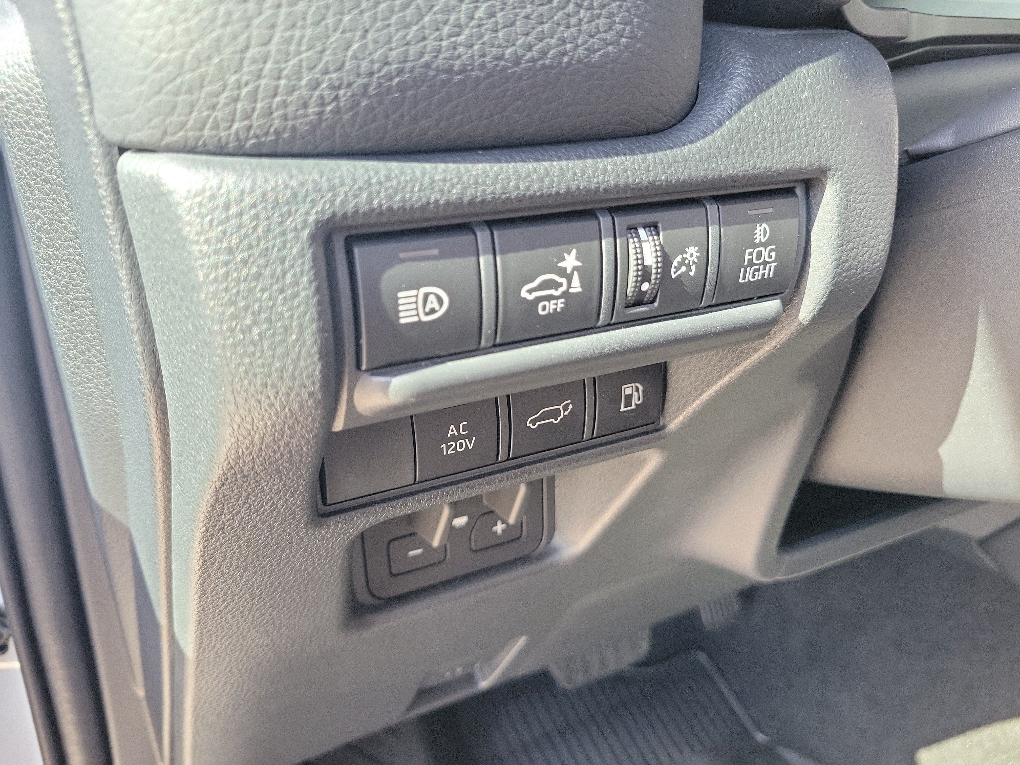 Used 2025 Pearl Toyota Base image 25