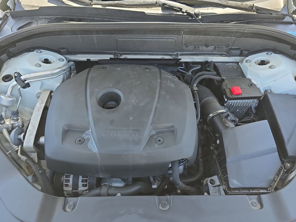 Used 2020 White Volvo T5 Momentum image 34