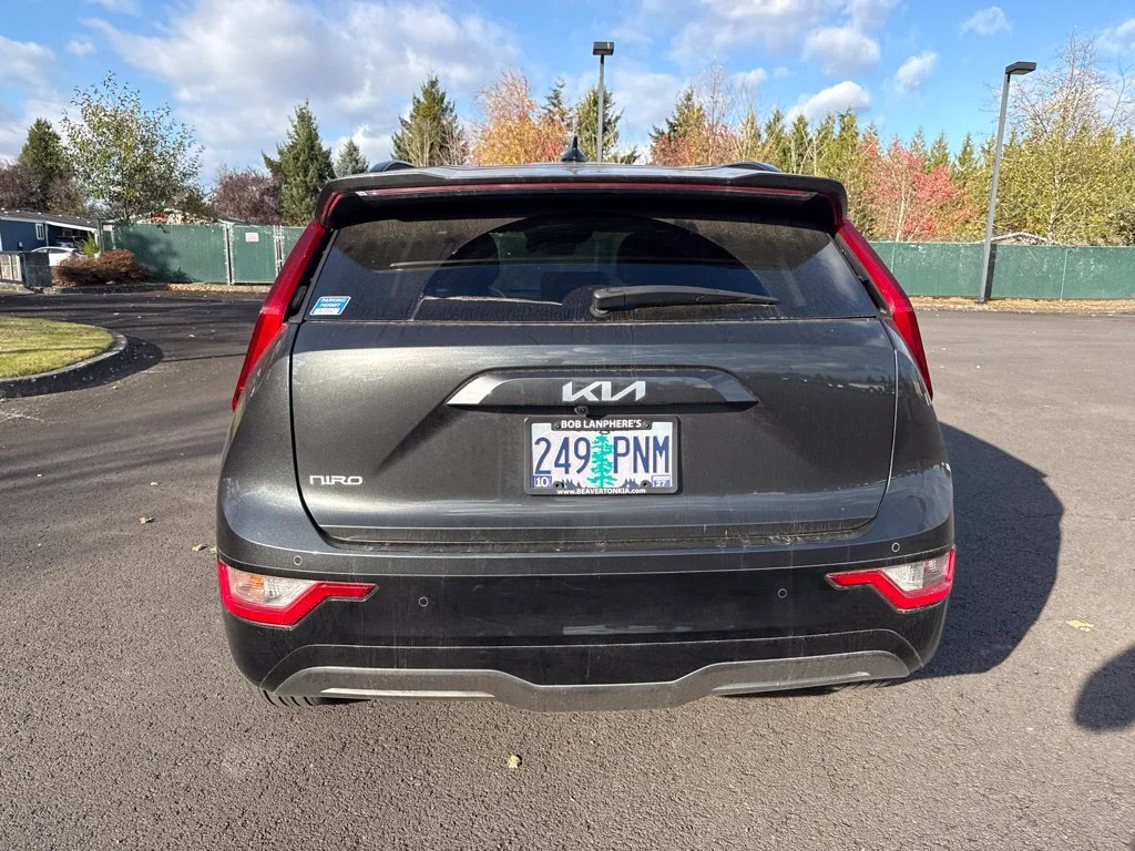Used 2023 Graphite Gray Kia Wind image 6