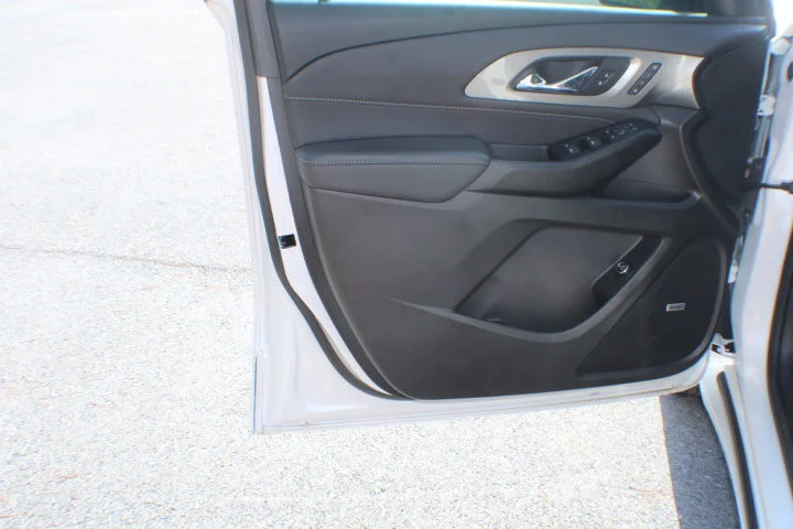 Used 2023 Iridescent Pearl Tricoat Chevrolet Premier image 6