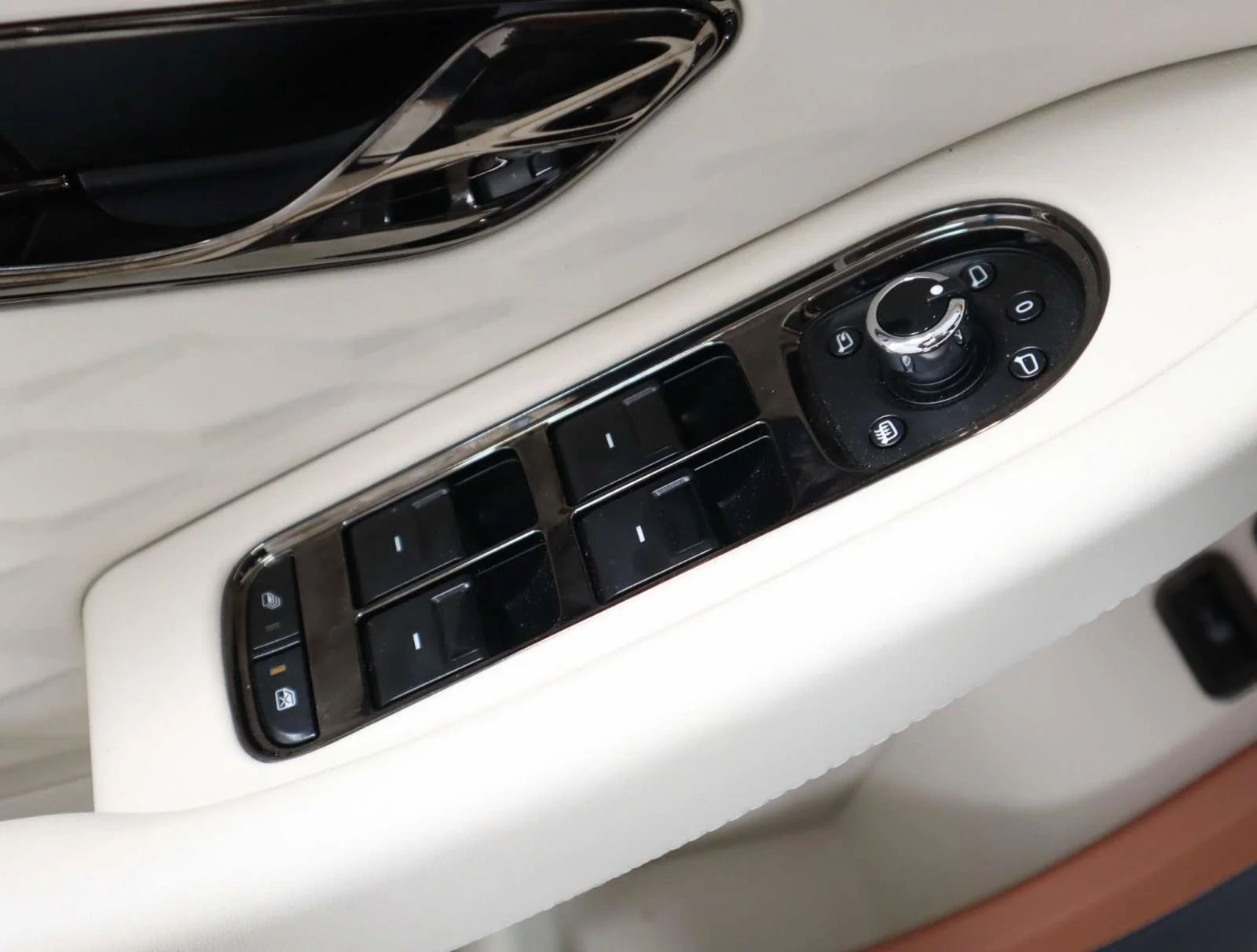 Used 2025 Glacier White Bentley GT Speed Convertible image 21