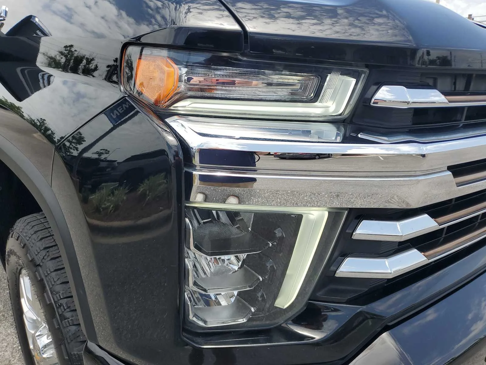 Used 2022 Black Chevrolet High Country image 10