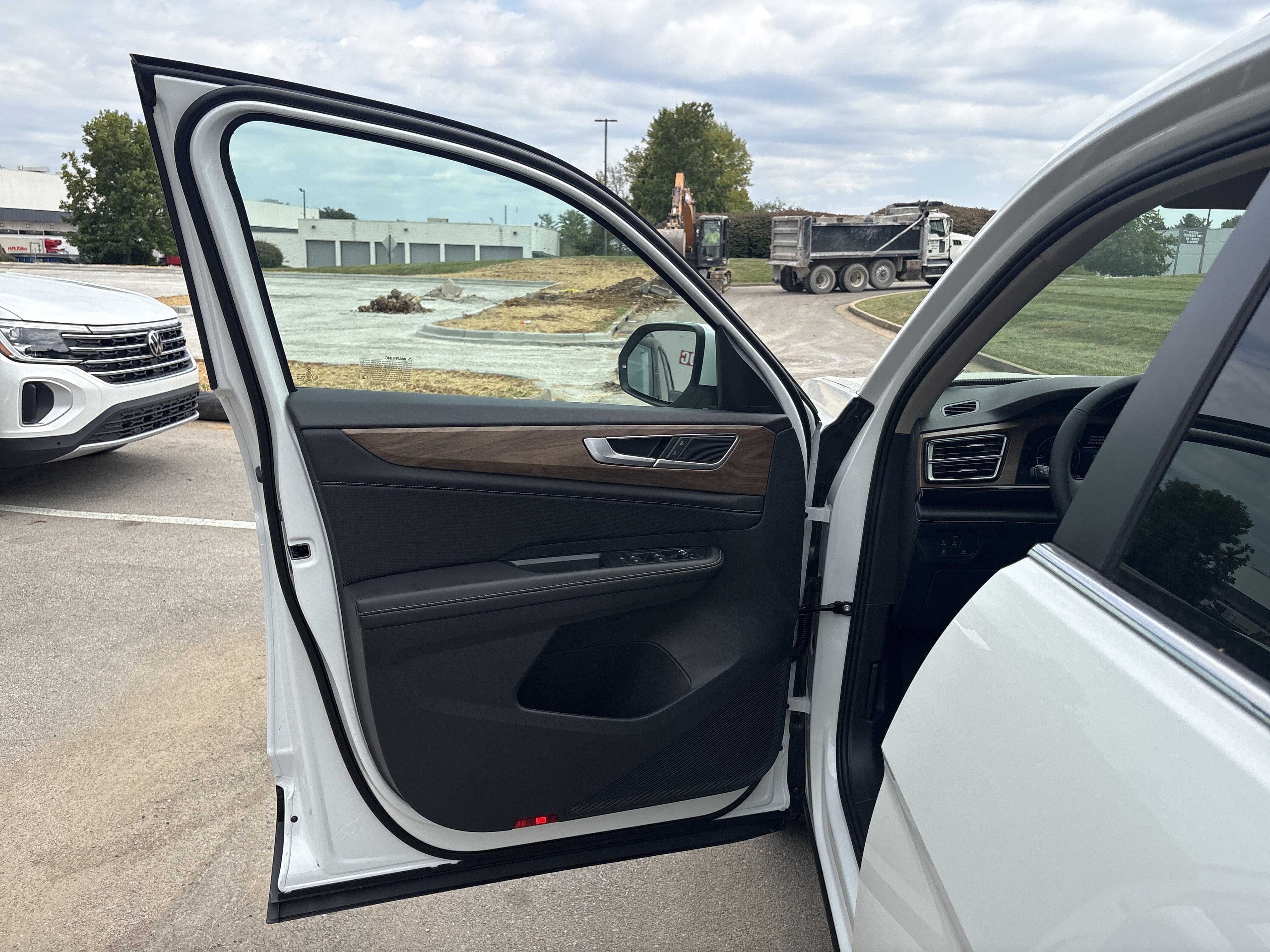 2026 Volkswagen Atlas SE - Photo 9