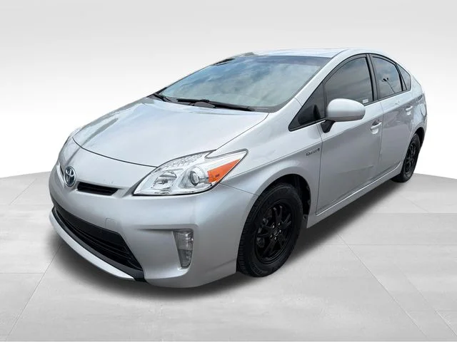 Used 2013 Silver Toyota Three image 3
