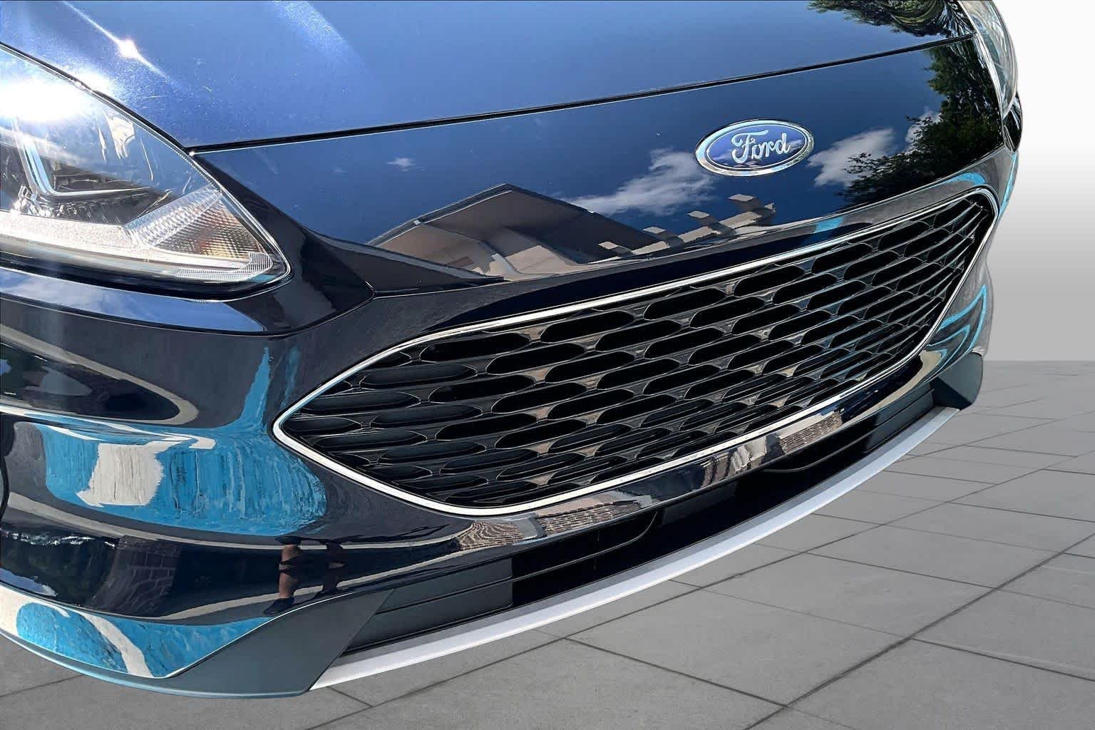 Used 2021 Antimatter Blue Metallic Ford SE image 29