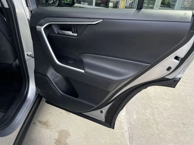 2024 Toyota RAV4 XLE - Photo 36