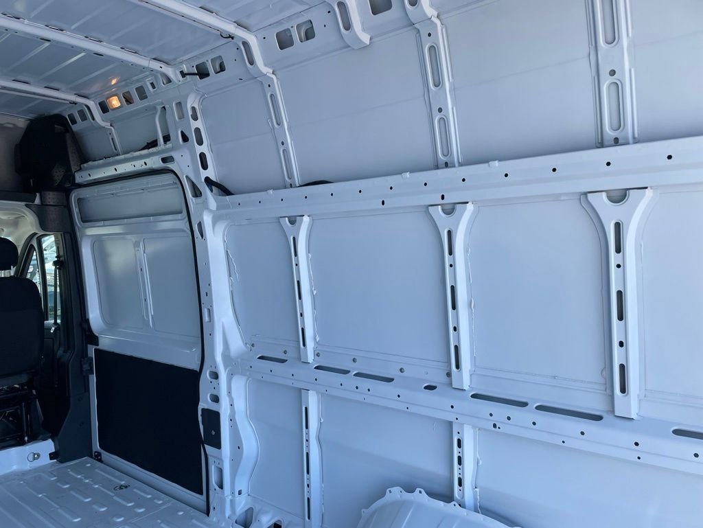 New 2026 Bright White Clear-Coat Exterior Paint RAM Super High Roof image 32