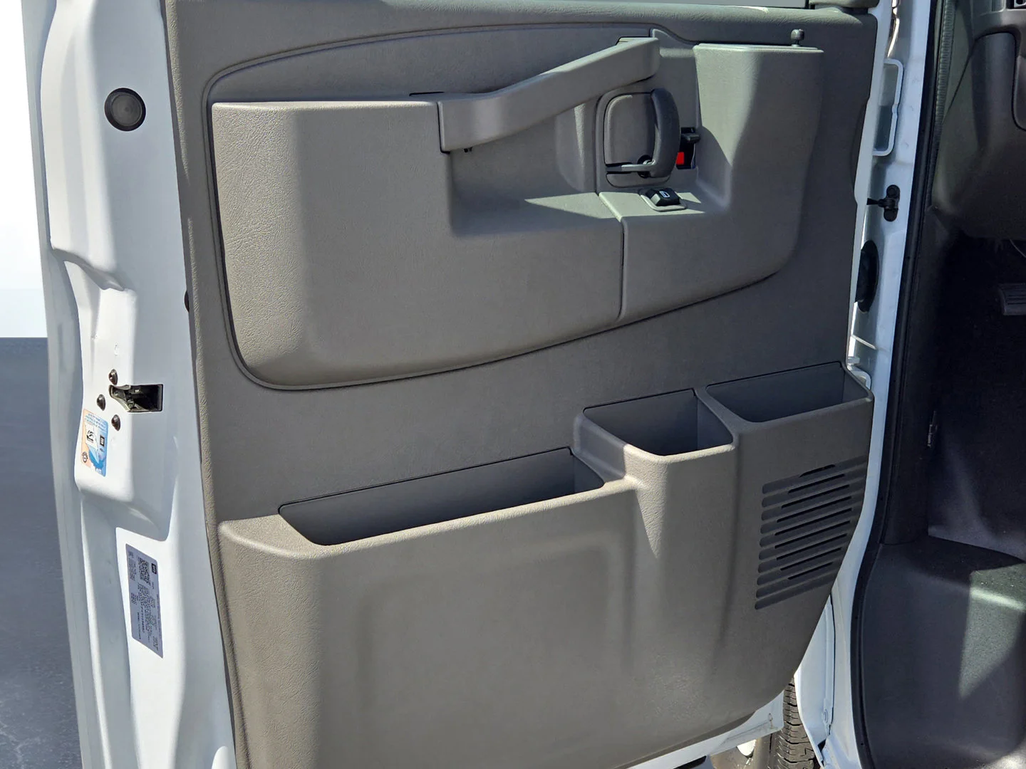 2025 Chevrolet Express Cargo Work Van - Photo 10