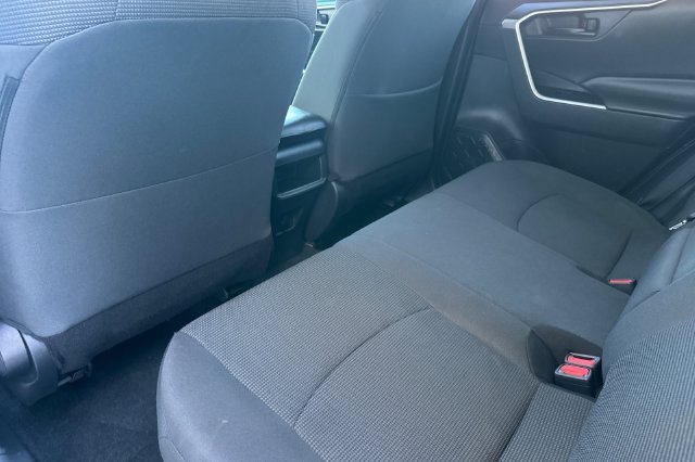 Used 2020 White Toyota LE image 12