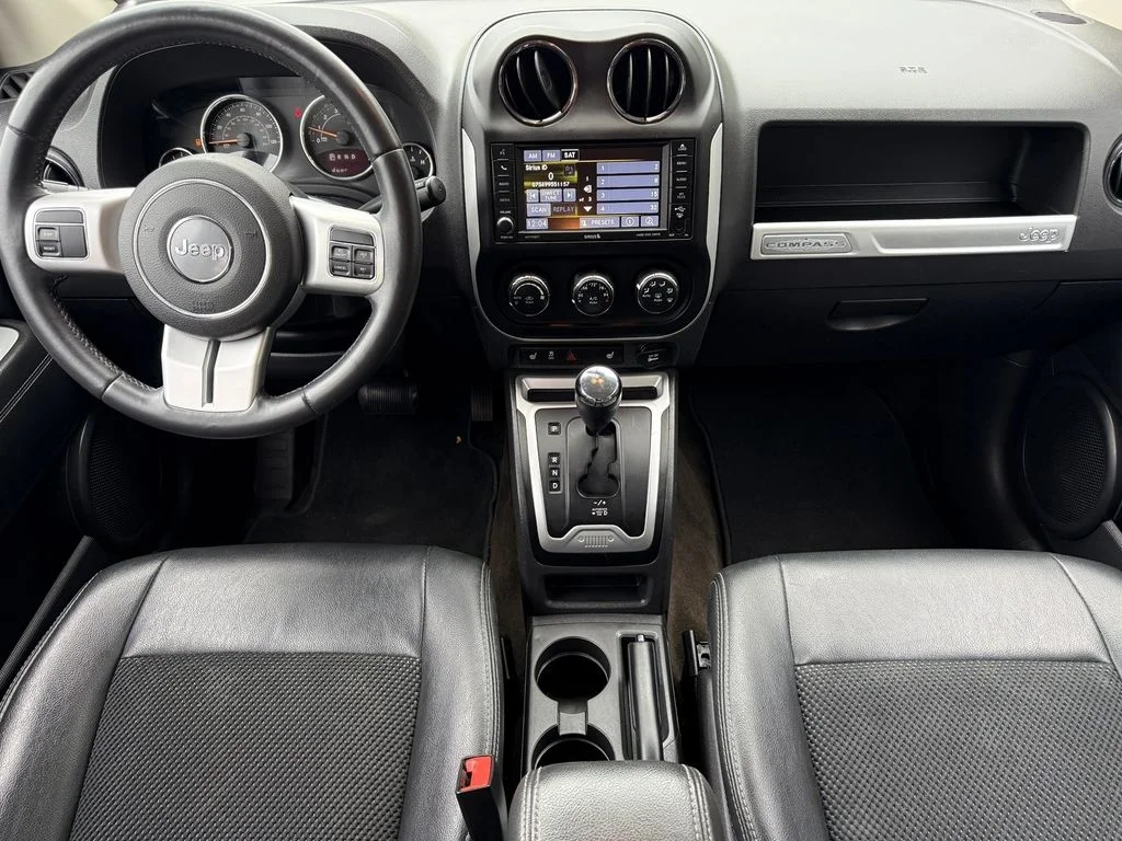 Used 2017 Gray Jeep Latitude image 5