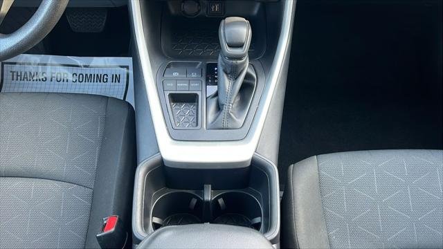 2025 Toyota RAV4 XLE - Photo 15
