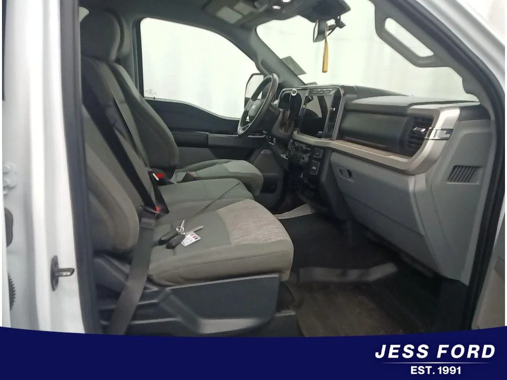 Used 2023 Oxford White Ford XLT image 7