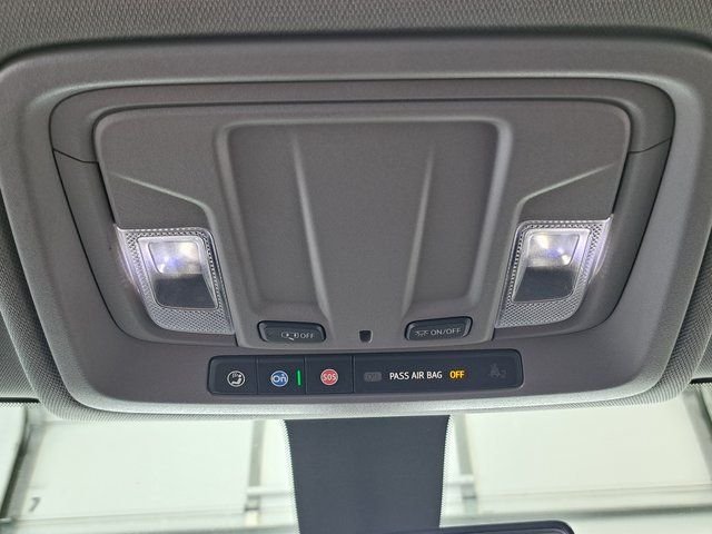 Used 2021 White Chevrolet WT image 18
