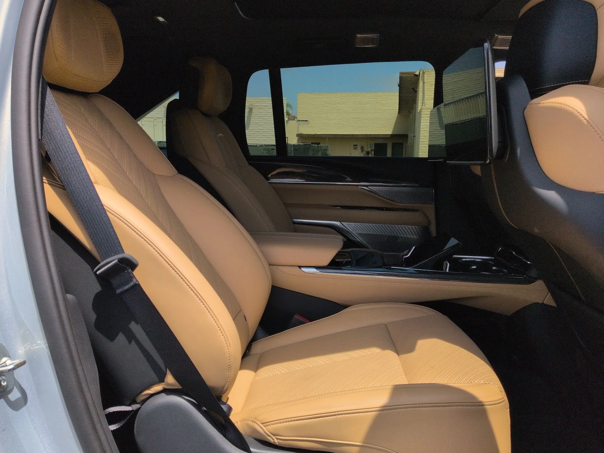 Used 2025 Silver Cadillac Luxury 2 image 27