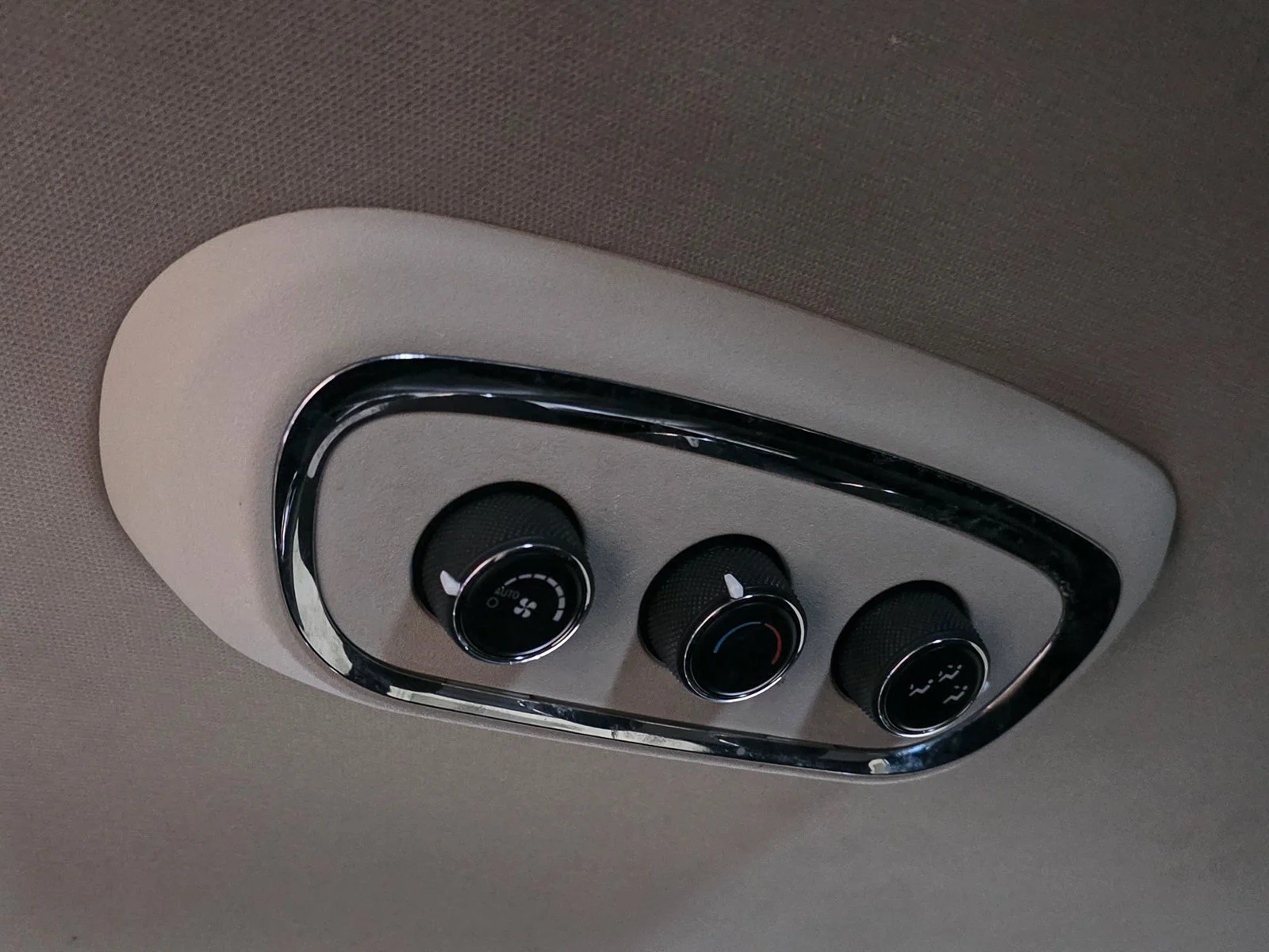 Used 2015 Gray Dodge Limited image 24