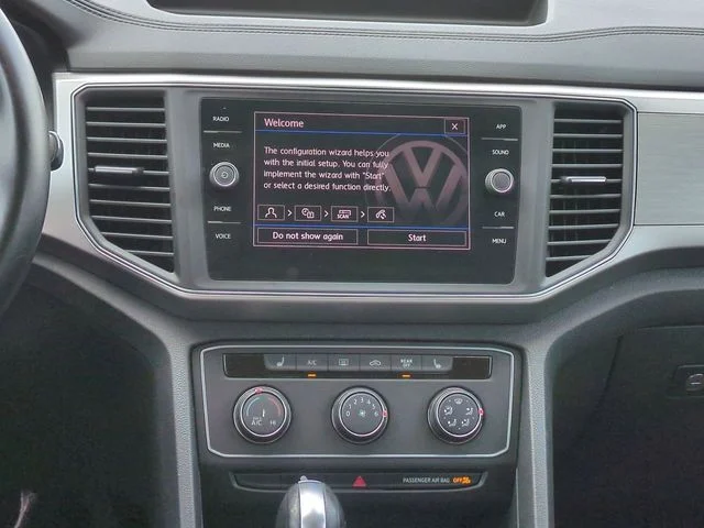 Certified Used 2018 Fortana Red Metallic Volkswagen 3.6L V6 SE image 18