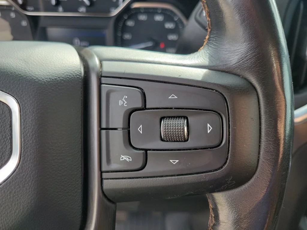 Used 2021 White GMC AT4 image 25