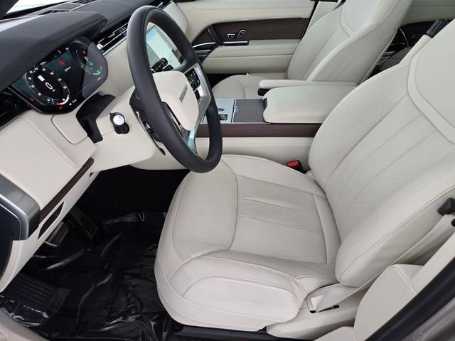 Used 2026  Land Rover SE image 8