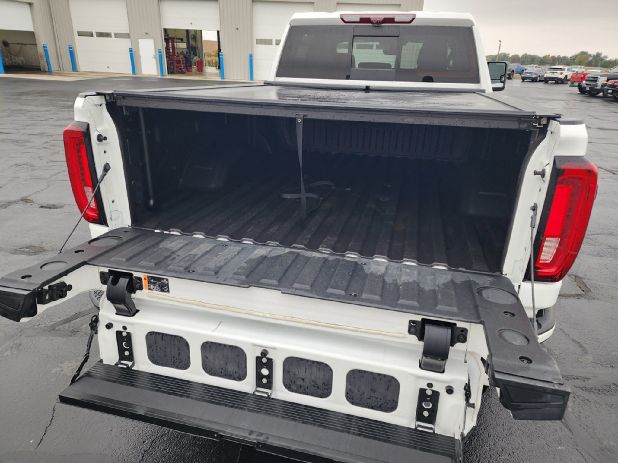 Used 2020 Summit White GMC Denali image 5