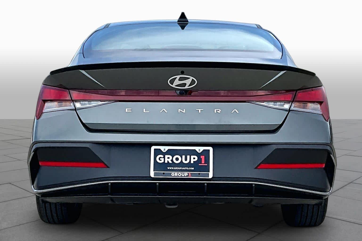 Used 2025 Amazon Gray Hyundai SEL Sport image 5