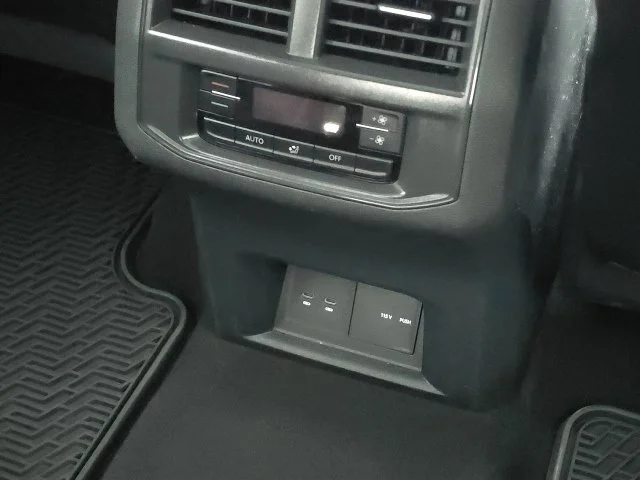 Used 2022  Volkswagen 3.6L V6 SE w/Technology image 17