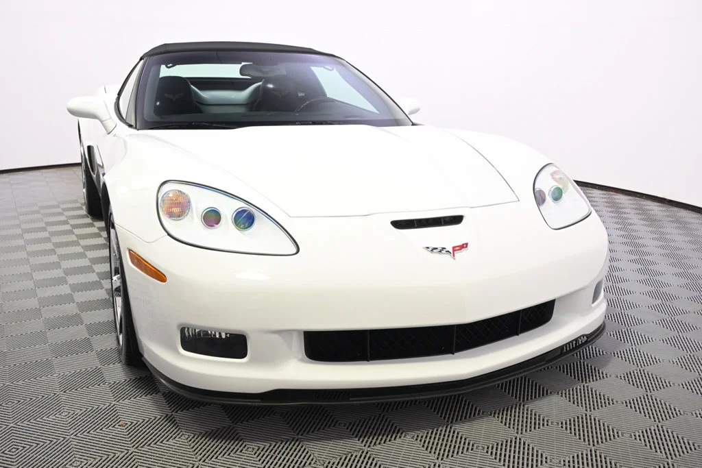 Used 2011 ARCTIC WHITE Chevrolet Z16 Grand Sport w/3LT image 9