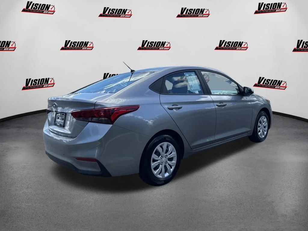 Used 2022 Gray Hyundai SE image 5