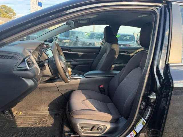 Used 2018 Midnight Black Metallic Toyota L image 9