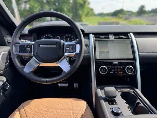 New 2026 Santorini Black Land Rover Dynamic SE image 13