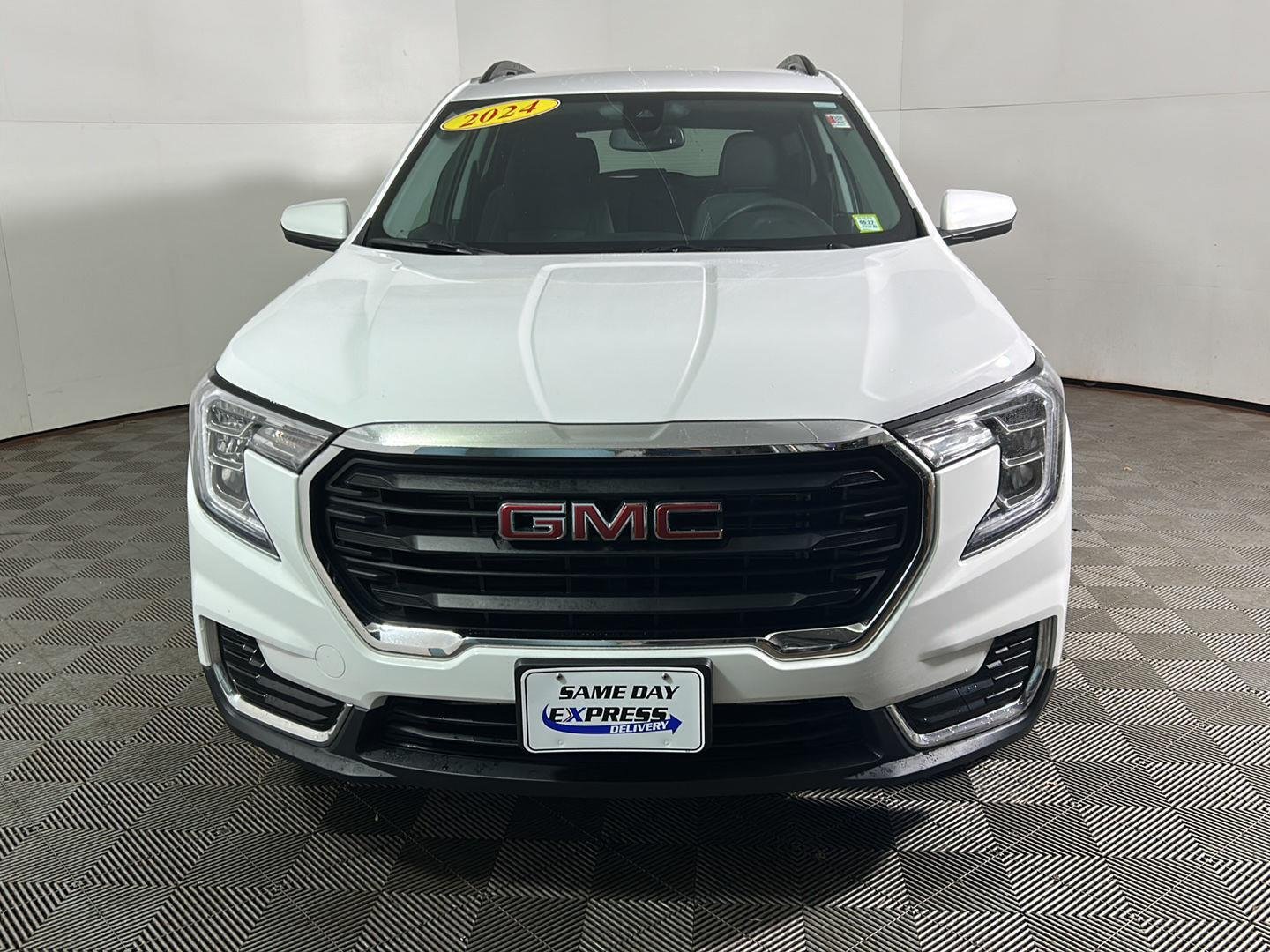 Used 2024 Summit White GMC SLE image 12