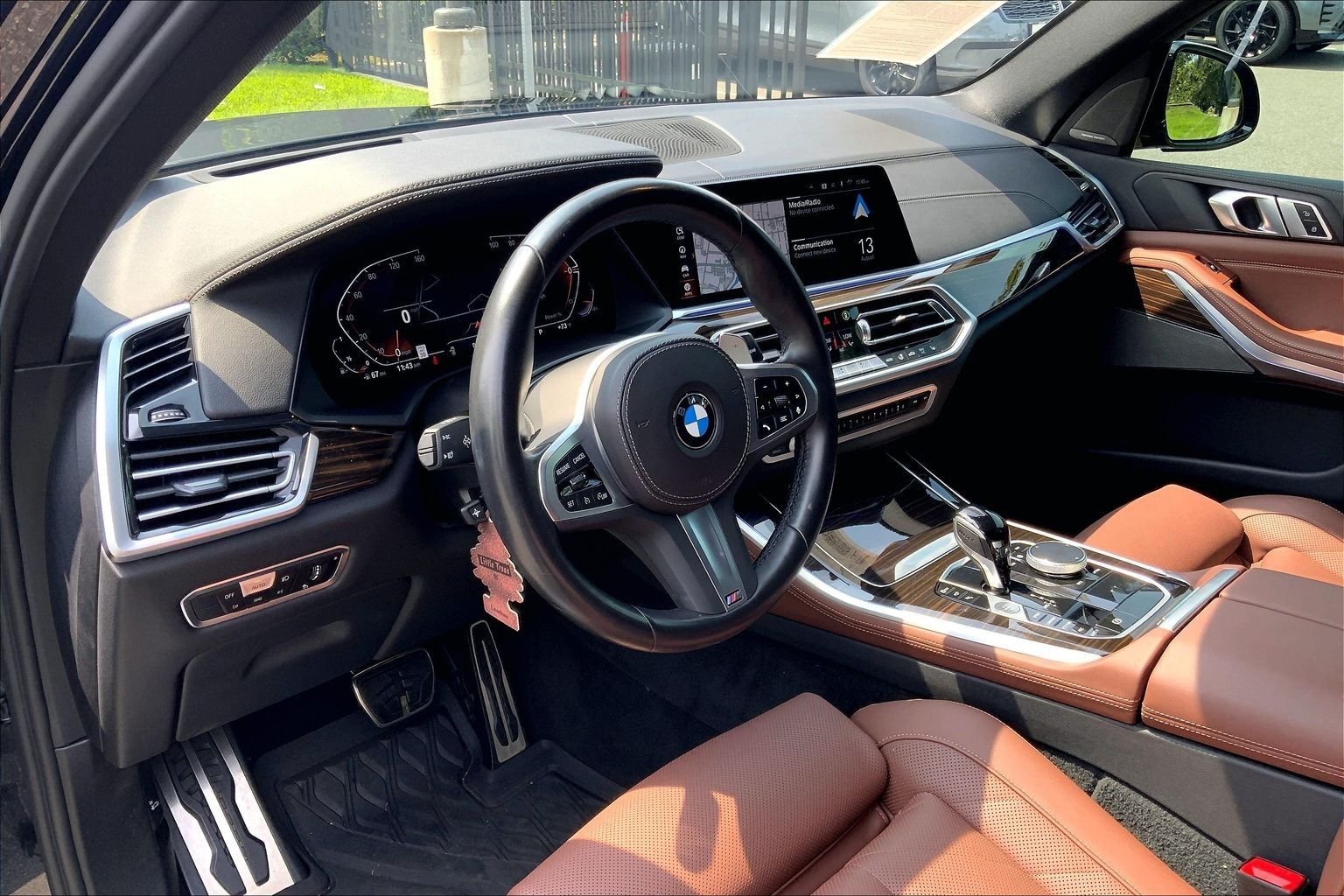 Used 2023 Black Sapphire Metallic BMW xDrive40i image 17